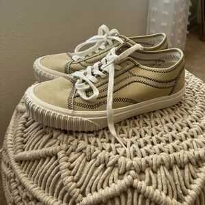 Vans Low Top Sneakers